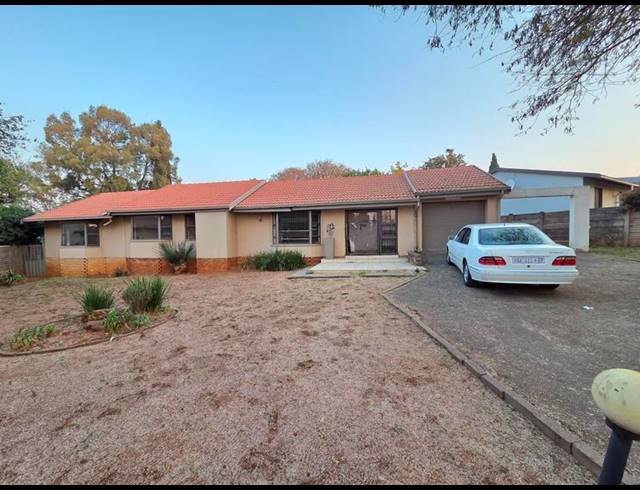 3 BEDROOM HOUSE FOR SALE IN HEUWELOORD